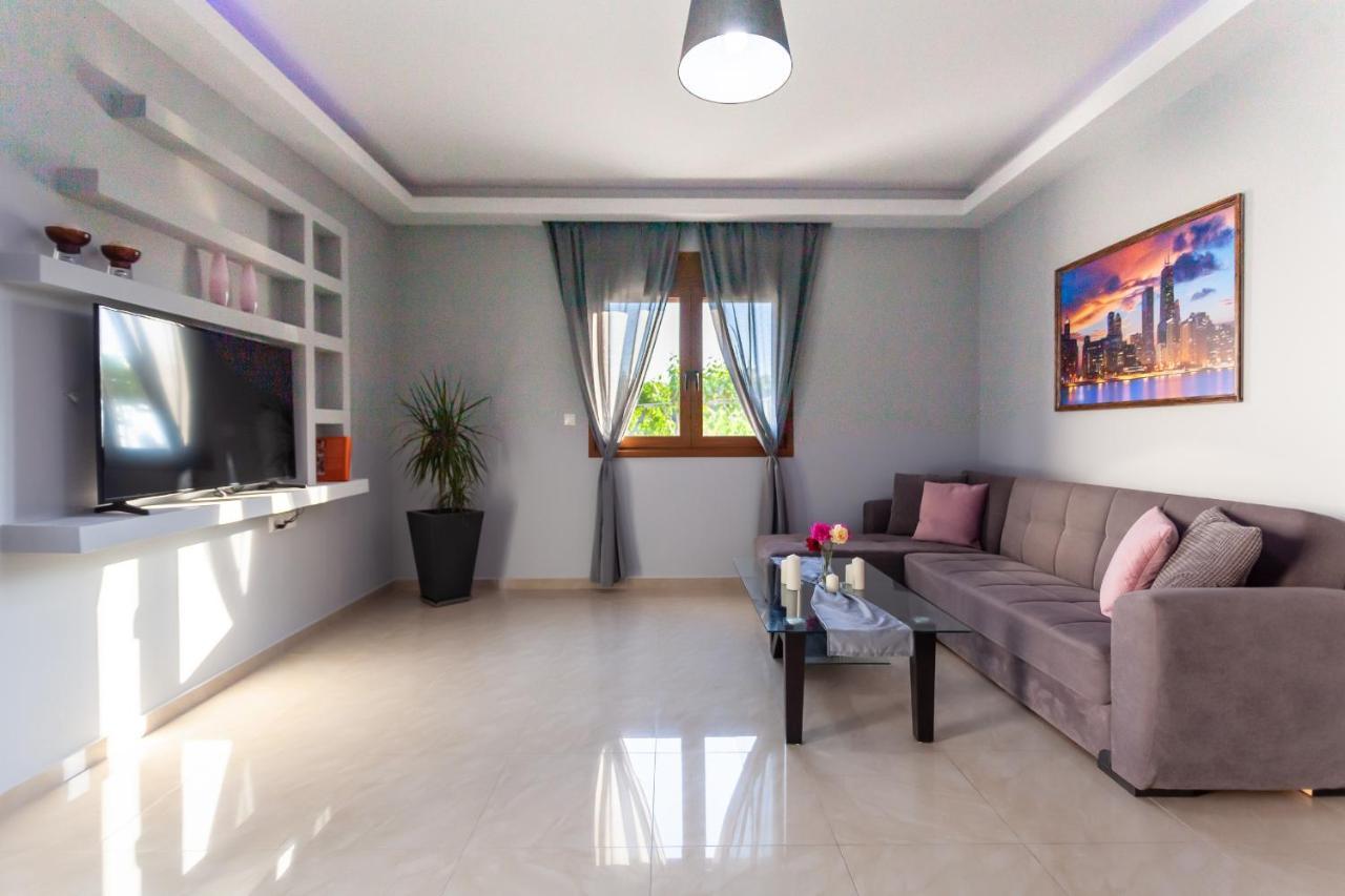 Garden House Apartment เกรมาสตี ภายนอก รูปภาพ